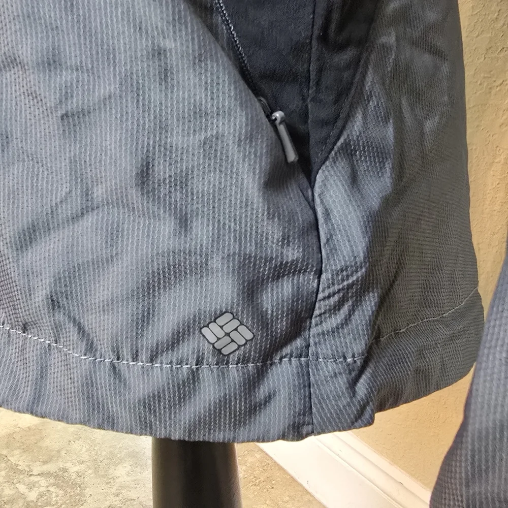 Woman's Columbia Titanium Omni-Shield Lightweight Rain Windbreaker Size Small